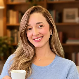 Andressa Veluma sorrindo